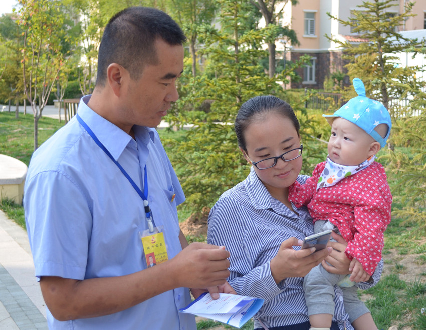 党员服务进社区 开展便民利民活动