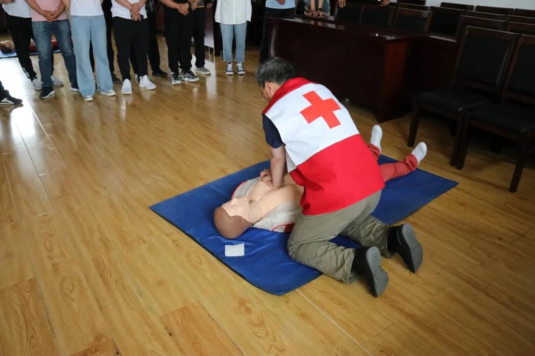 银川中铁水务工会组织开展“关爱生命 科学急救”职工应急救护培训